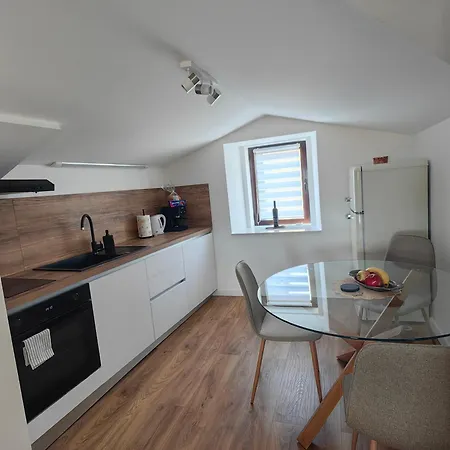 Zana Apartament *